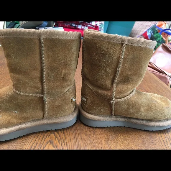 UGGS Koolaburra kids 7 w/dainty bows & row of plush sheepskin peeking from bows. - Picture 5 of 10